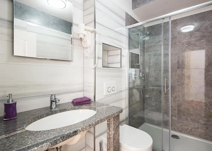 Riva Πανσιόν 3*