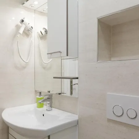 リーヴァ ルームズ 3* スプリト