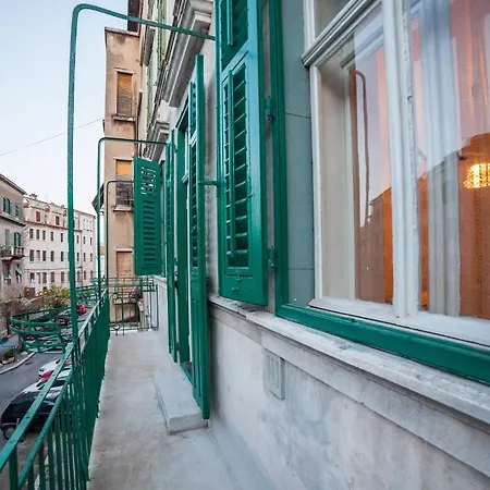 ゲストハウス リーヴァ ルームズ