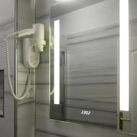 リーヴァ ルームズ 3*